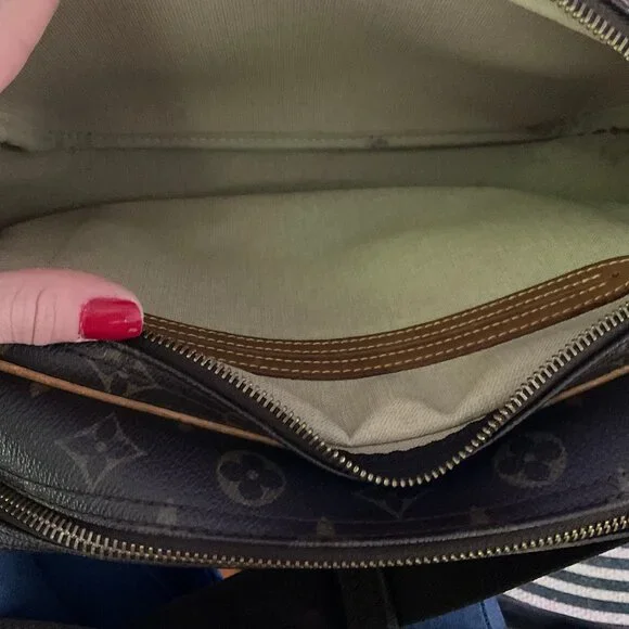 Louis Vuitton Reporter PM Monogram Crossbody Bag - Picture 7 of 9